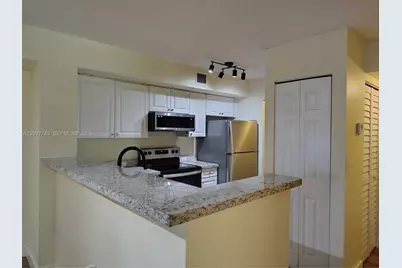 577 SW 111th Ln #204, Pembroke Pines, FL 33025 - Photo 8