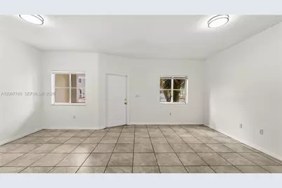 1685 SE 30th St, Homestead, FL 33035 - Photo 4