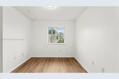 1685 SE 30th St, Homestead, FL 33035 - Photo 10