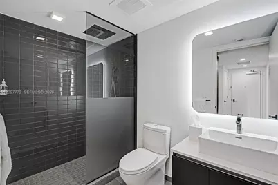 227 NE 2nd St #1610, Miami, FL 33132 - Photo 8
