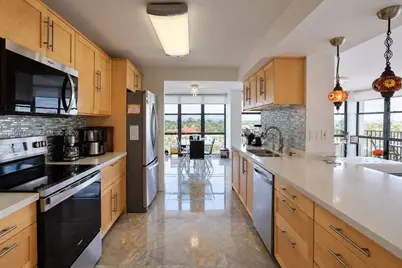 1000 Parkview Dr #610, Hallandale Beach, FL 33009 - Photo 6