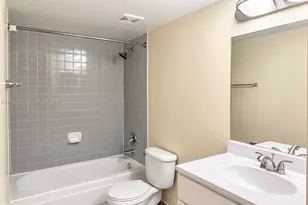 915 NW 1st Ave, Miami, FL 33136 - Photo 10