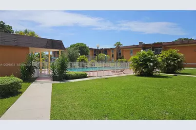 9477 SW 76th St #O2, Miami, FL 33173 - Photo 8
