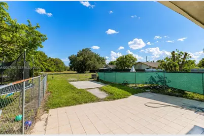 20674 NW 38th Ave, Miami Gardens, FL 33055 - Photo 12