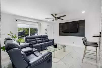 6771 Harding St, Hollywood, FL 33024 - Photo 10