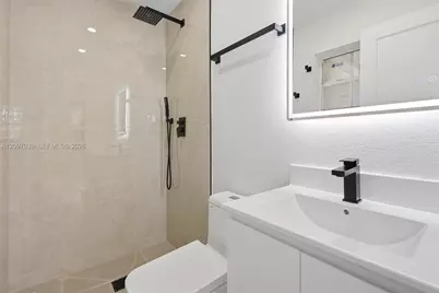 701 NW 176th Ter, Miami Gardens, FL 33169 - Photo 18