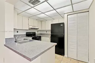 291 W Park Dr, Miami, FL 33172 - Photo 10