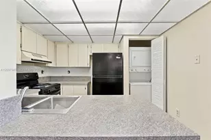 291 W Park Dr, Miami, FL 33172 - Photo 12