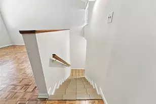 291 W Park Dr, Miami, FL 33172 - Photo 24