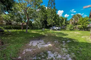 1056 NE 34th Ct, Oakland Park, FL 33334 - Photo 10