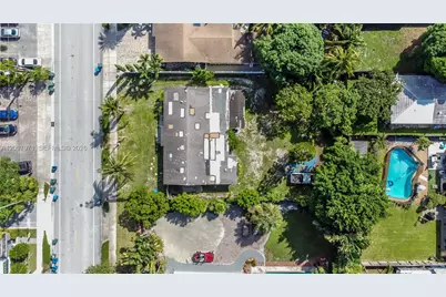 1056 NE 34th Ct, Oakland Park, FL 33334 - Photo 6