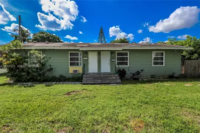 1056 NE 34th Ct, Oakland Park, FL 33334 - Photo 2