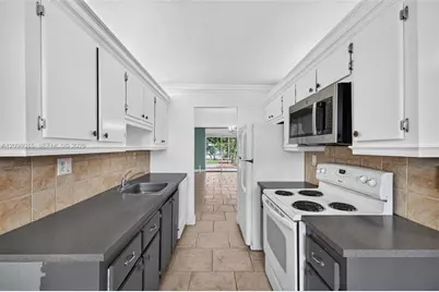 4898 NW 29th Ct #201, Lauderdale Lakes, FL 33313 - Photo 12