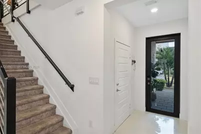 8110 NW 104th Ct, Doral, FL 33178 - Photo 2