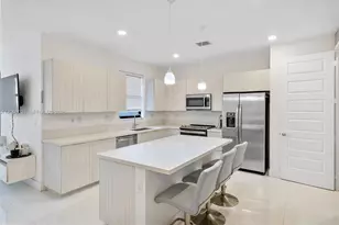 8110 NW 104th Ct, Doral, FL 33178 - Photo 6