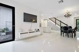 8110 NW 104th Ct, Doral, FL 33178 - Photo 4
