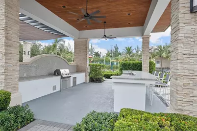 8110 NW 104th Ct, Doral, FL 33178 - Photo 36