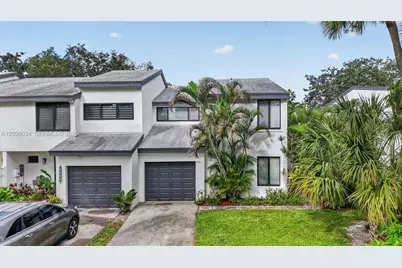 9901 Fairway Cove Ln, Plantation, FL 33324 - Photo 46