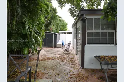 8161 NW 186th Ter, Hialeah, FL 33015 - Photo 8
