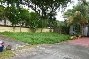 8161 NW 186th Terrace, Hialeah, FL 33015 - Photo 2