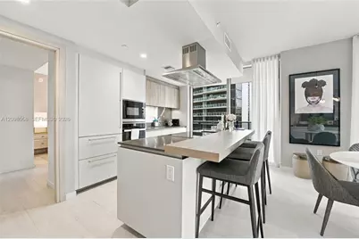 1000 Brickell Plz #3401, Miami, FL 33131 - Photo 6