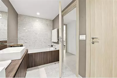 1000 Brickell Plz #3401, Miami, FL 33131 - Photo 22