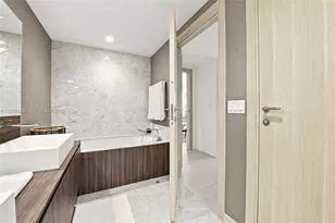 1000 Brickell Plaza, Miami, FL 33131 - Photo 22