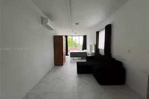 542 SW 3rd St, Miami, FL 33130 - Photo 2