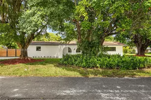 9721 SW 122nd St, Miami, FL 33176 - Photo 2