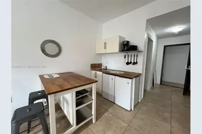 446 SW 3rd St #5, Miami, FL 33130 - Photo 2