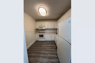 7840 Camino Real #306, Miami, FL 33143 - Photo 2