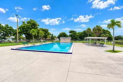 8131 NW 68th Ave, Tamarac, FL 33321 - Photo 36
