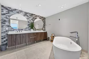 488 NE 18th St, Miami, FL 33132 - Photo 10