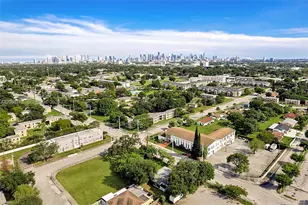2525 NW 50th St, Miami, FL 33142 - Photo 30