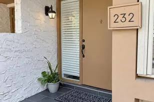 232 Wimbledon Lake Dr, Plantation, FL 33324 - Photo 2