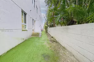 2555 NE 193rd St, Miami, FL 33180 - Photo 10