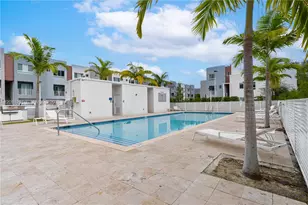 2555 NE 193rd St, Miami, FL 33180 - Photo 28