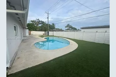 9265 SW 44th St, Miami, FL 33165 - Photo 4
