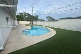 9265 SW 44th St, Miami, FL 33165 - Photo 4