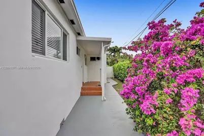 11401 NE 10 Ave, Miami, FL 33161 - Photo 20