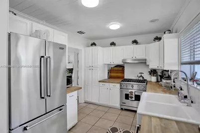 11401 NE 10 Ave, Miami, FL 33161 - Photo 22