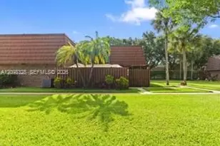 806 SW 119th Way, Davie, FL 33325 - Photo 1