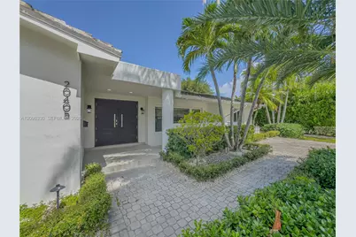 20405 NE 22nd Pl #20405, Miami, FL 33180 - Photo 1