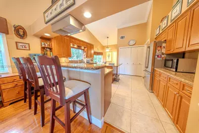10071 NW 7th St, Plantation, FL 33324 - Photo 14