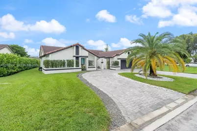 11020 NW 5th Ct, Coral Springs, FL 33071 - Photo 2