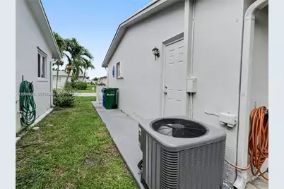 6960 NW 11th Ct, Margate, FL 33063 - Photo 12