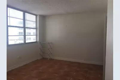 999 Brickell Bay Dr #1807, Miami, FL 33131 - Photo 6
