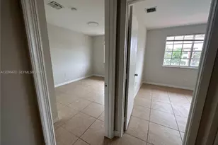 11810 NE 19th Dr, North Miami, FL 33181 - Photo 18