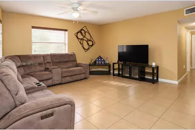 211 NE 35th St, Oakland Park, FL 33334 - Photo 6