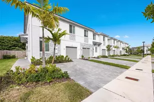 1418 SE 6th Rd, Homestead, FL 33034 - Photo 2